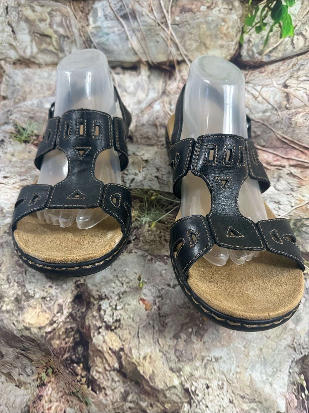 Clarks women’s size 11 sandal